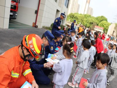 参观消防队——菩提印象幼儿园中班组社会实践活动